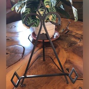 Black Wrought Iron Metal Display Easel